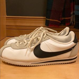 nike cortez tennis shoes size 6